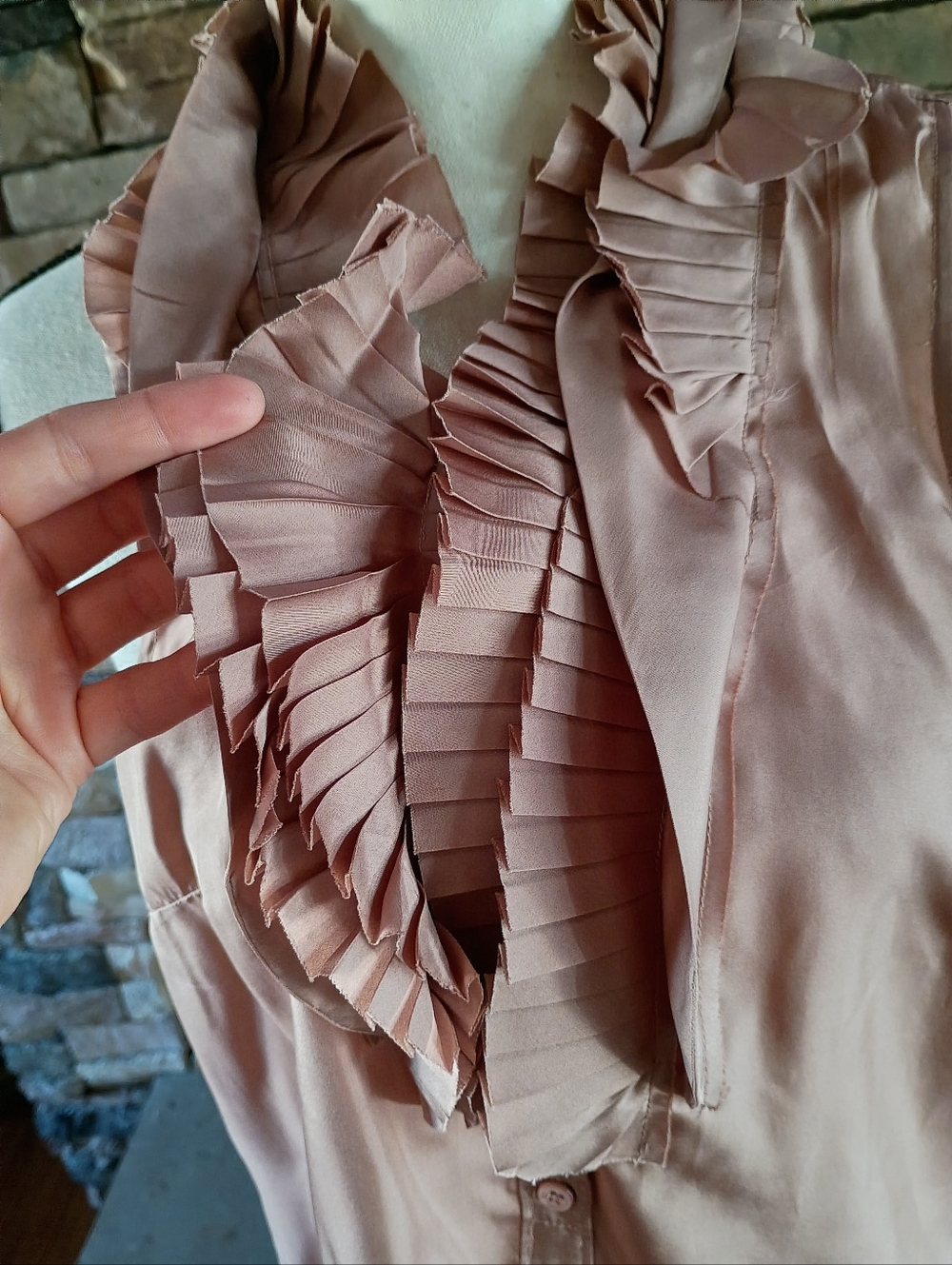 J. Crew 100% Silk Beige Tan Pink Mauve Ruffled Button Sleeveless Top Size 6 - Picture 8 of 16